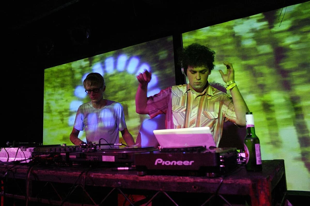 Simian Mobile Disco-TDK Cross Central 2006.jpg