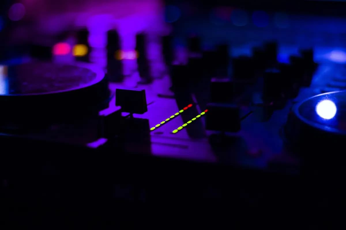 Dj