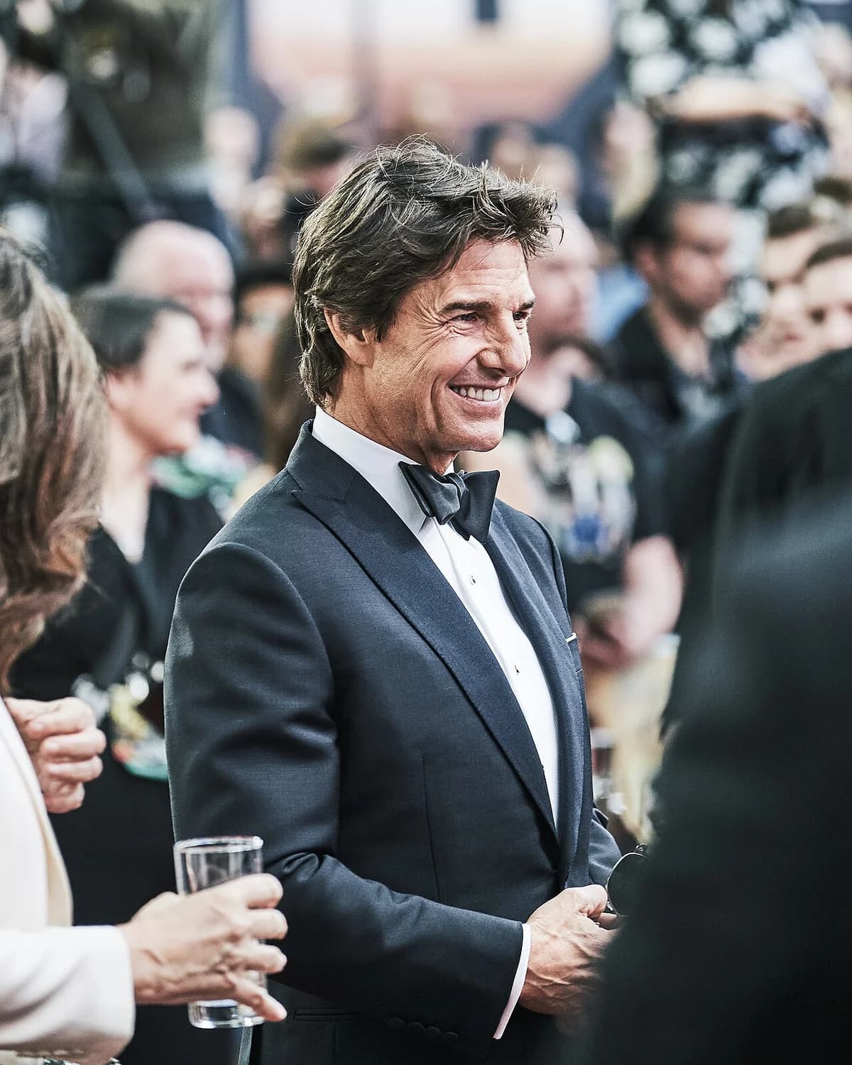 Tom Cruise smiling on the red carpet at a London premiere