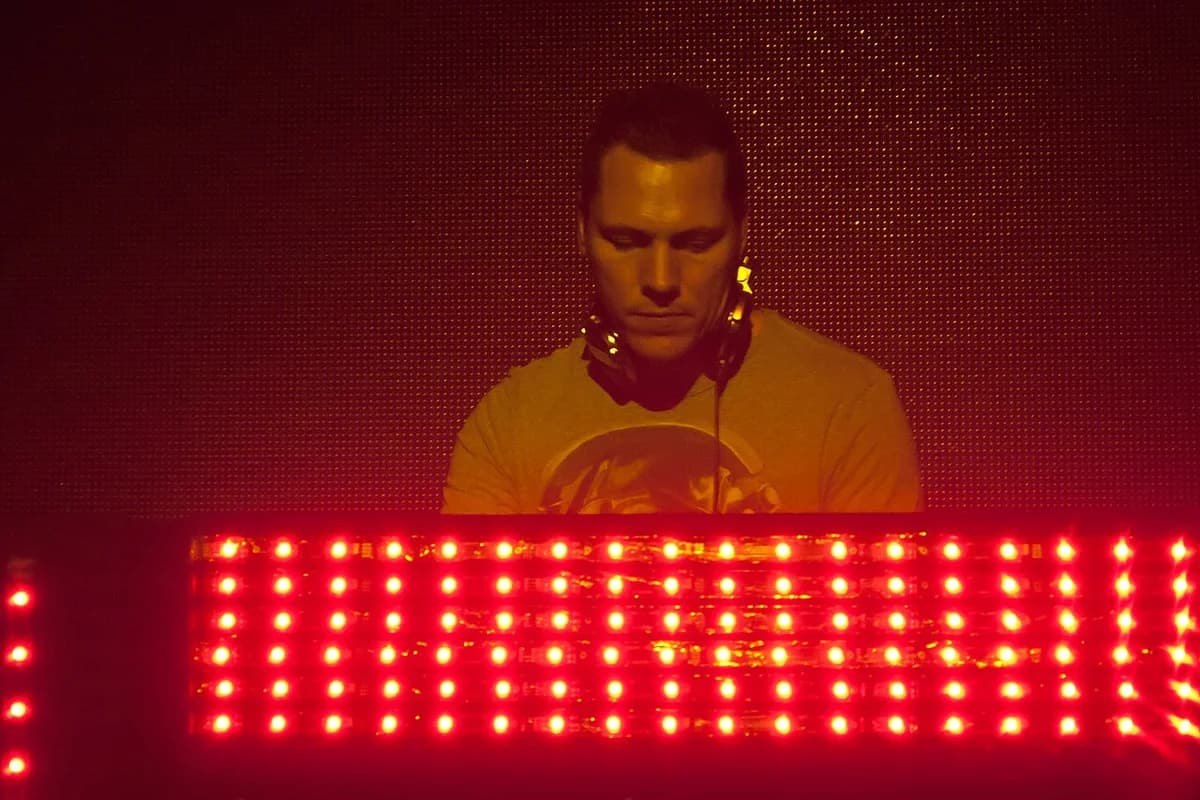 DJ Tiesto at work, Bangkok, Thailand.jpg